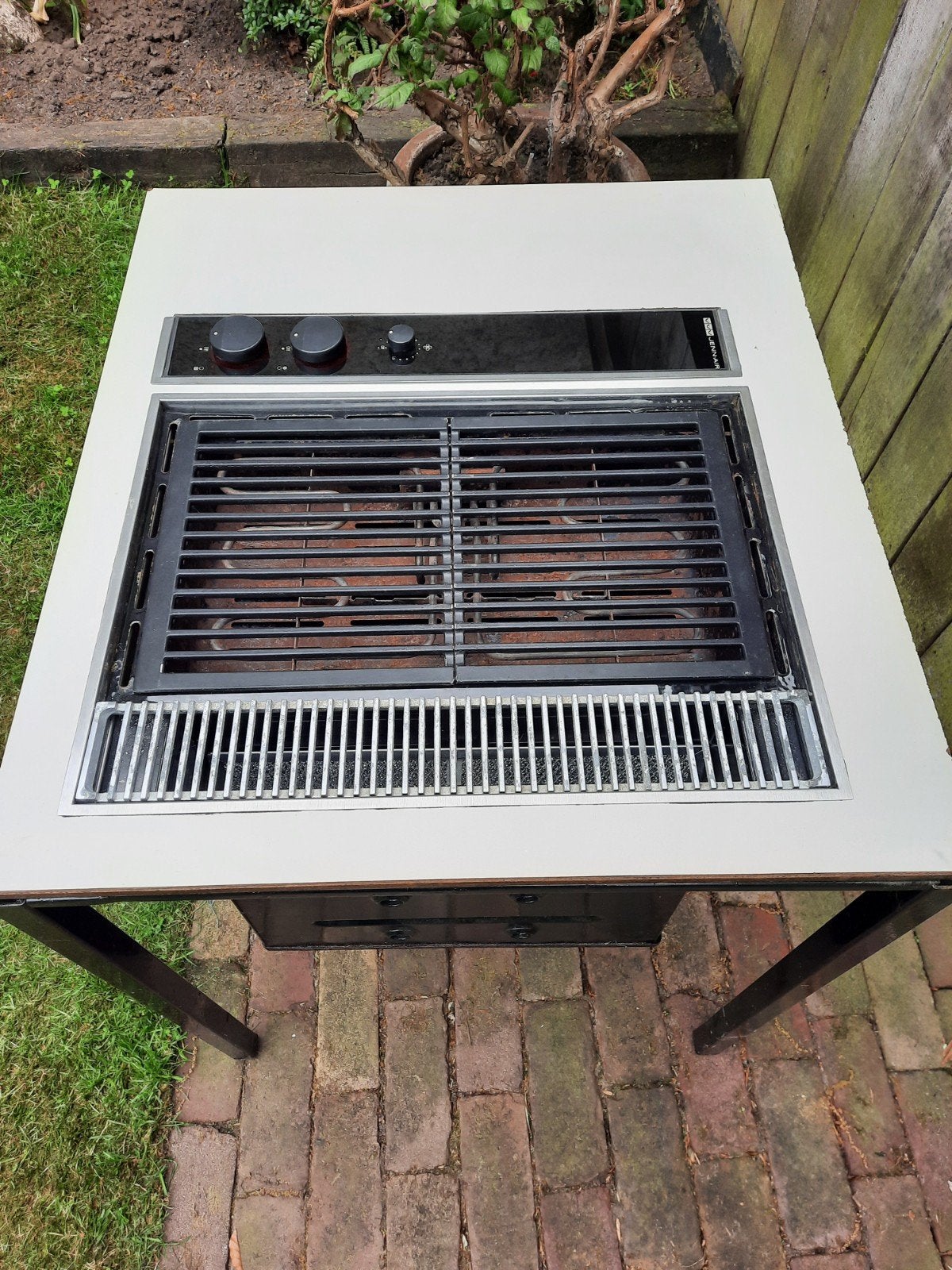 Tekoop barbecue met afzuiging, Ophalen, Gebruikt