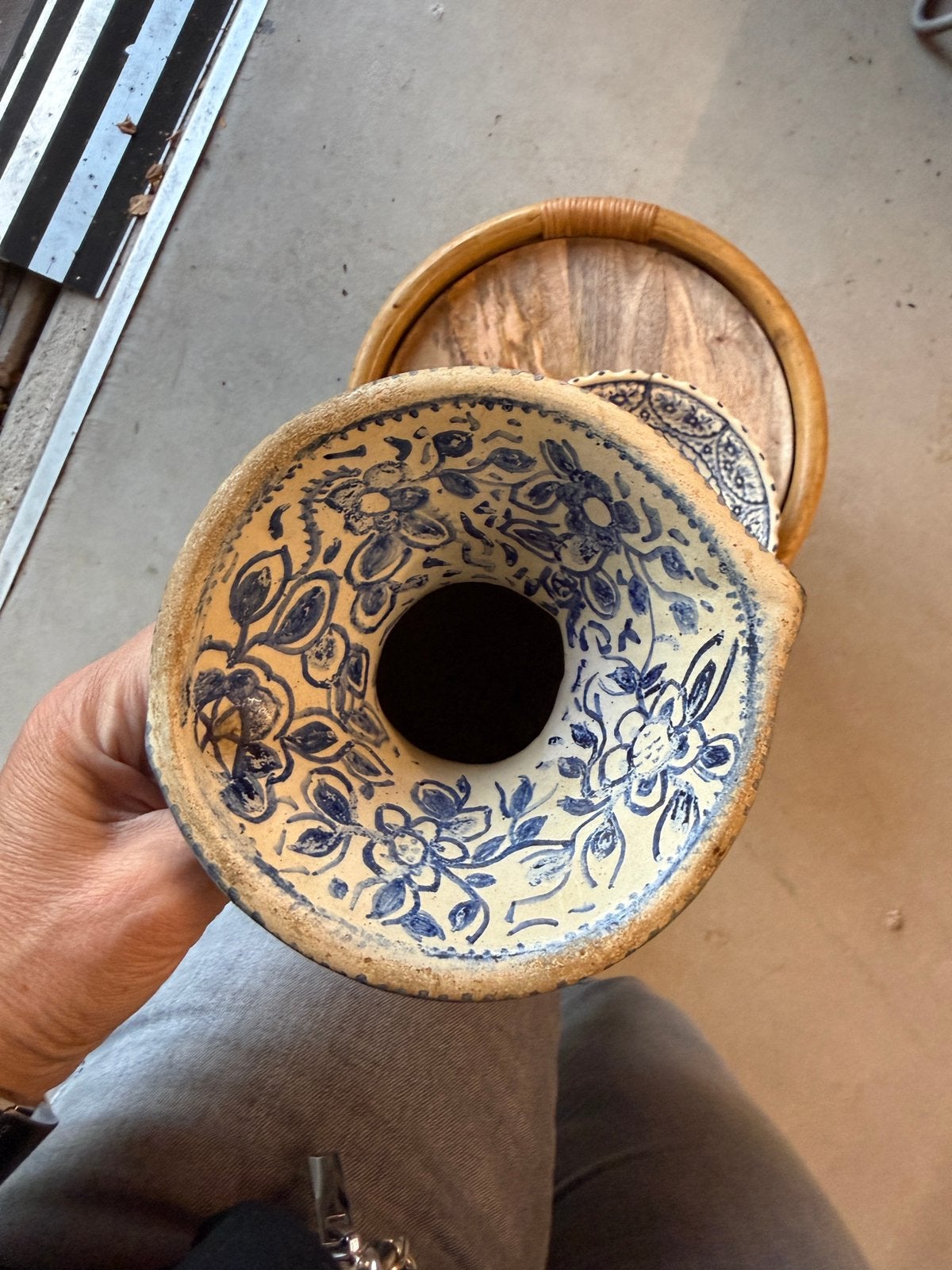 Oude handbeschilderde kan met schaal – blauw/wit aardewerk, Ophalen of Verzenden