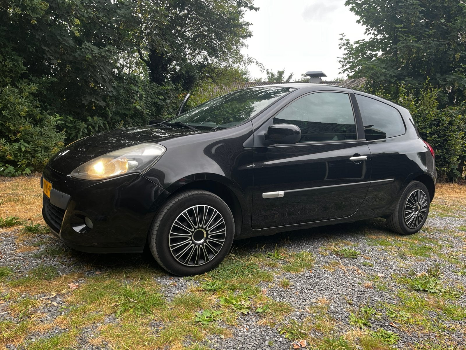 Renault Clio 1.2 16V 55KW 3-DRS 2010 Zwart, Auto's, Voorwielaandrijving, 527 kg, 4 cilinders, Origineel Nederlands