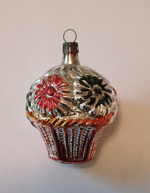 oude kerstbal: korfje met bloemen, 6,5 cm, goede staat, Ophalen of Verzenden
