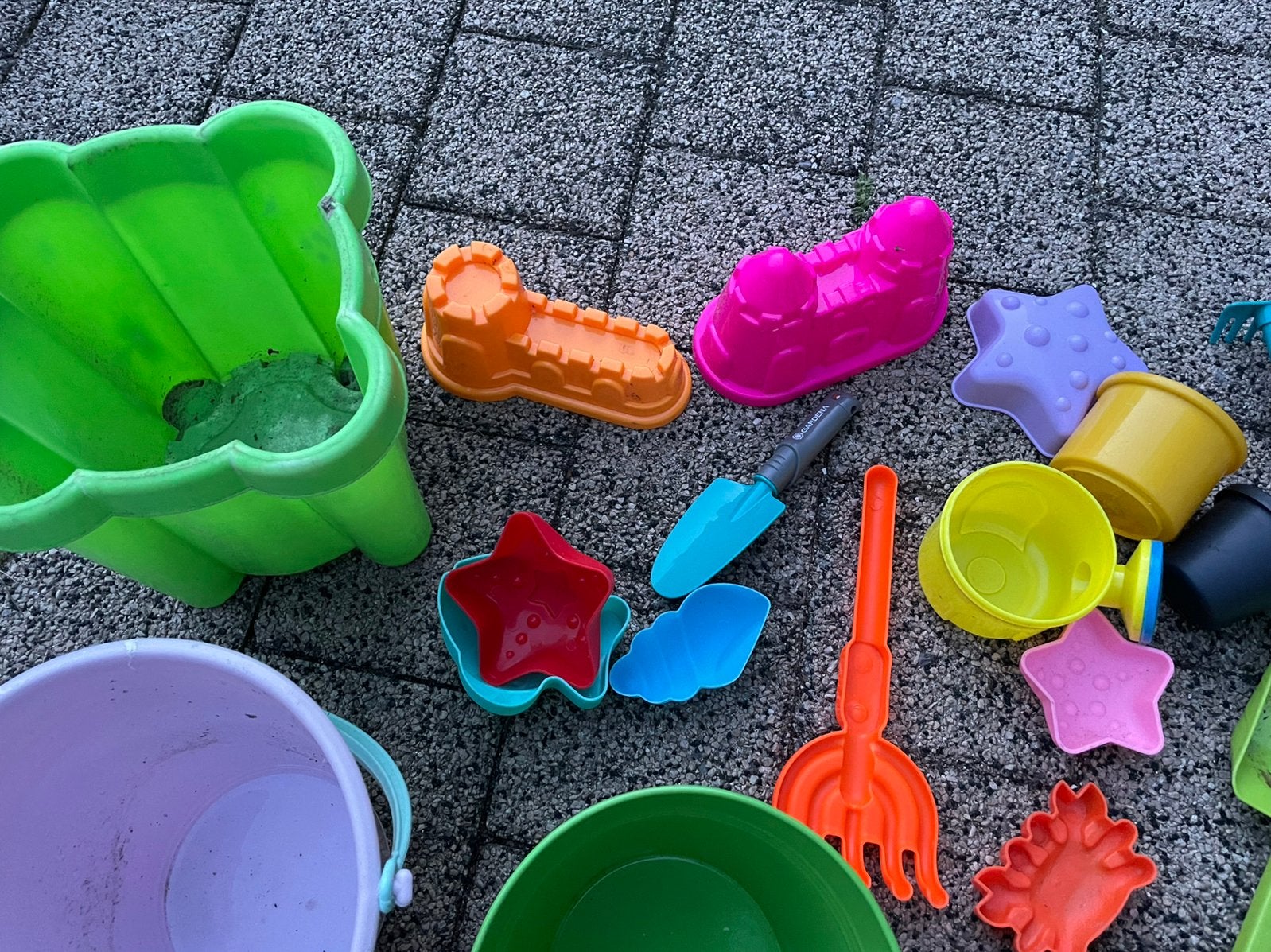Strandspeelgoed emmer schepje vormpjes ed, Ophalen of Verzenden, Zo goed als nieuw