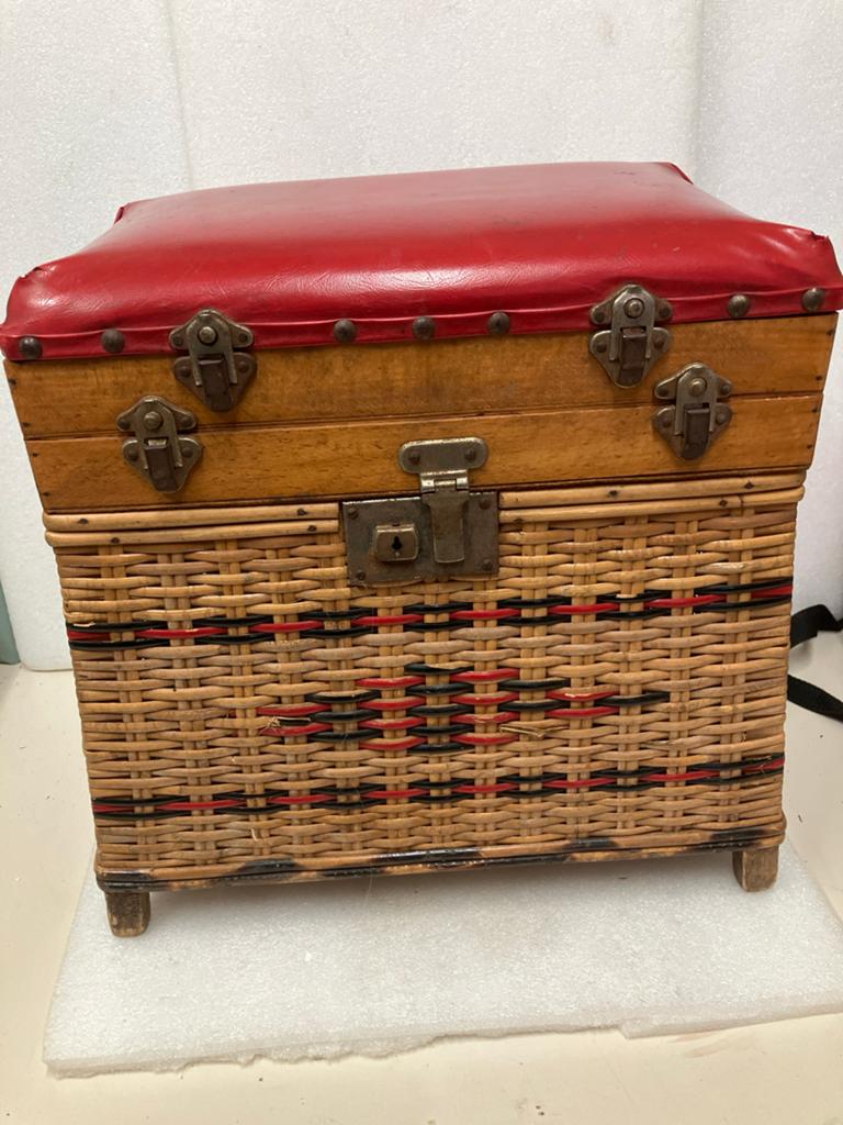 Vintage Viskoffer / Picknickmand met Rood Kussen, Watersport en Boten, Ophalen of Verzenden, Gebruikt, Overige typen