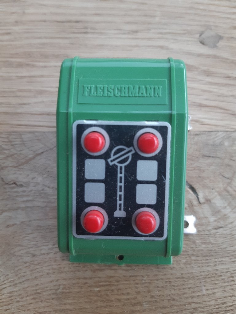 FM 6922-1	Fleischmann Schakelaar voor vier ontkoppelrails, Hobby en Vrije tijd, Gebruikt, Gelijkstroom, Fleischmann, Overige typen