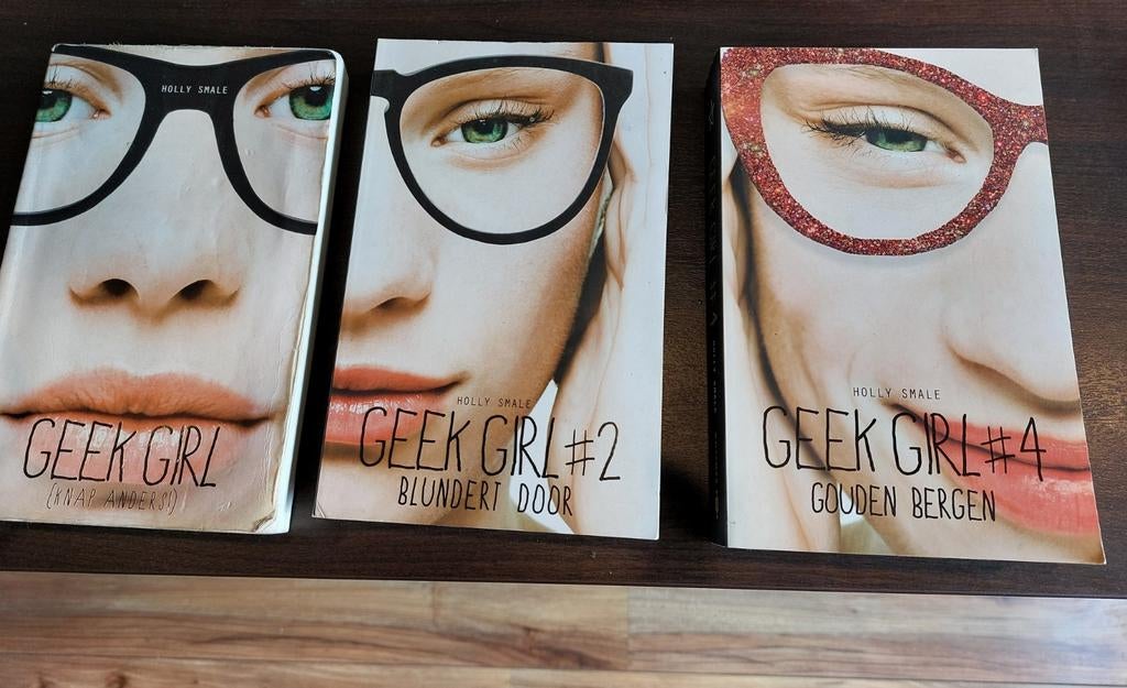 Geek girl  Holly Smale deel 1 2 4, Gelezen, Holly Smale, Ophalen of Verzenden, Fictie