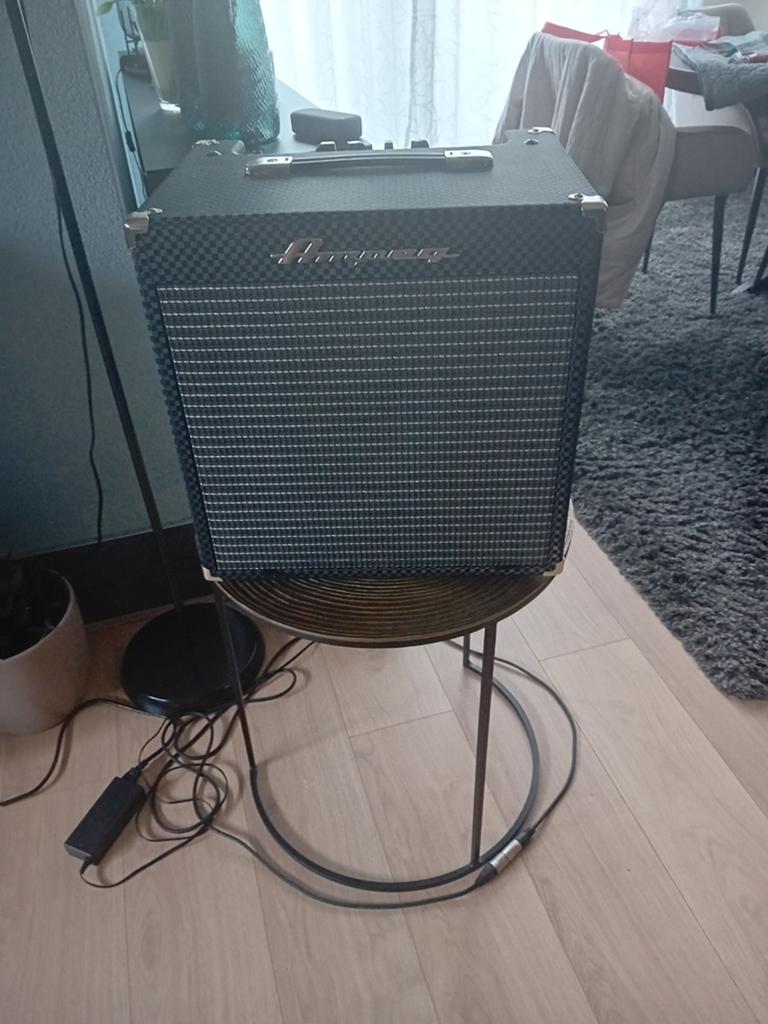Ampeg rb108 bascombo, Muziek en Instrumenten, Versterkers | Bas en Gitaar, Ophalen of Verzenden, Zo goed als nieuw, Minder dan 50 watt