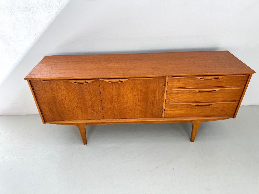 Vintage dressoir Jentique., Huis en Inrichting, 150 tot 200 cm, Teakhout, Ophalen of Verzenden, Zo goed als nieuw