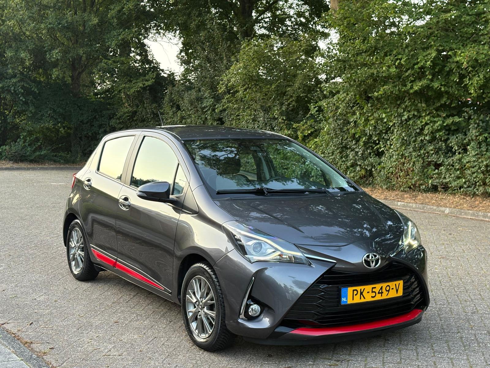 Toyota Yaris 1.5 VVT-iE Design Red Automaat | •Uniek•Camera, 40 €/maand, 4 cilinders, Origineel Nederlands, Particulier