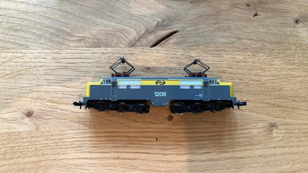 Minitrix 12826 NS loc, Trix, Ophalen of Verzenden, Gelijkstroom, Locomotief