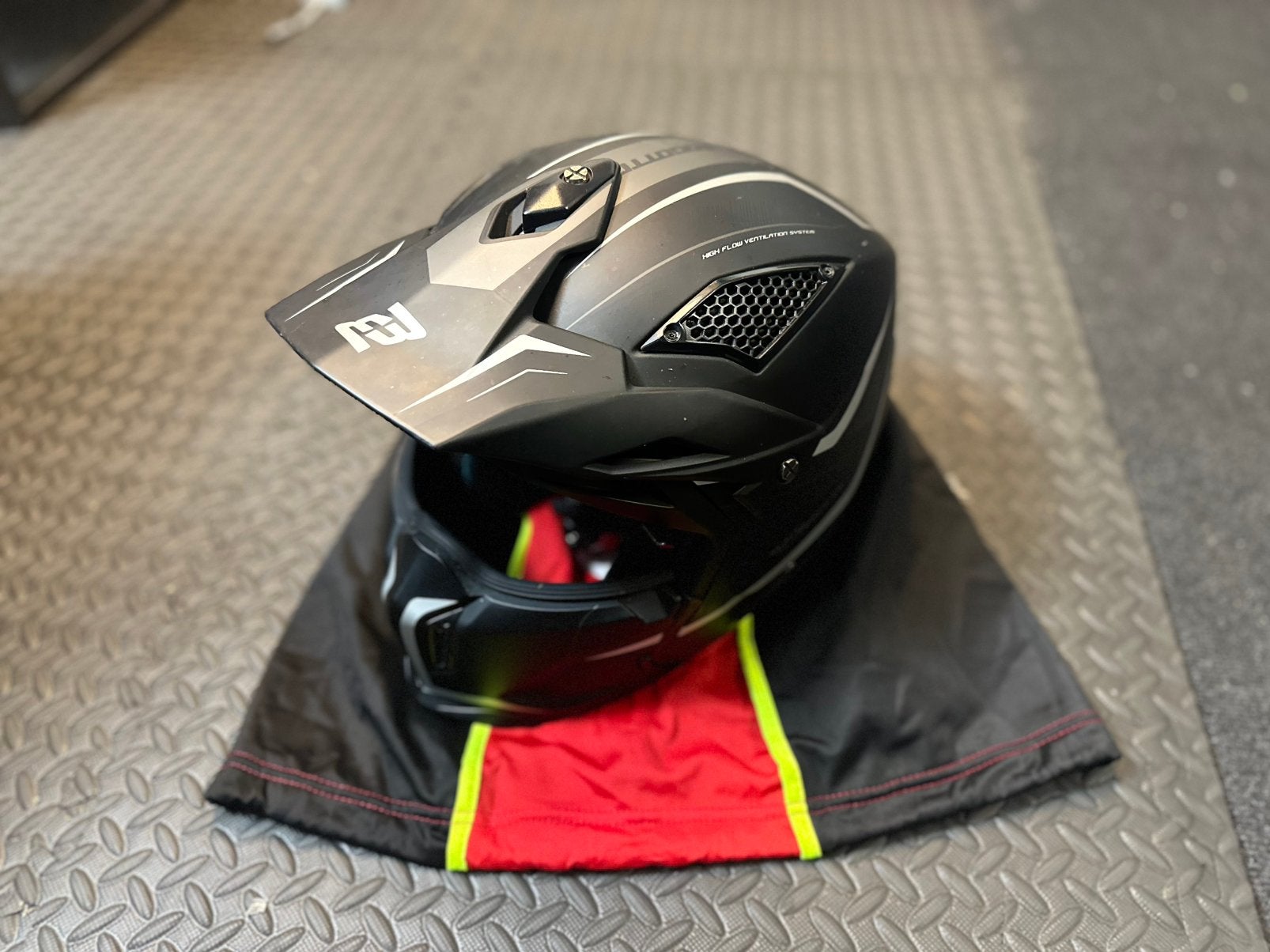 Zeer Nette Bogotto Radic Helm Maat L, Ophalen, Tweedehands, Integraalhelm, Overige merken