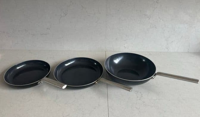 GreenPan pannenset: koekenpannen en wokpan, Huis en Inrichting, Gebruikt, Antiaanbaklaag, Aluminium, Pannenset