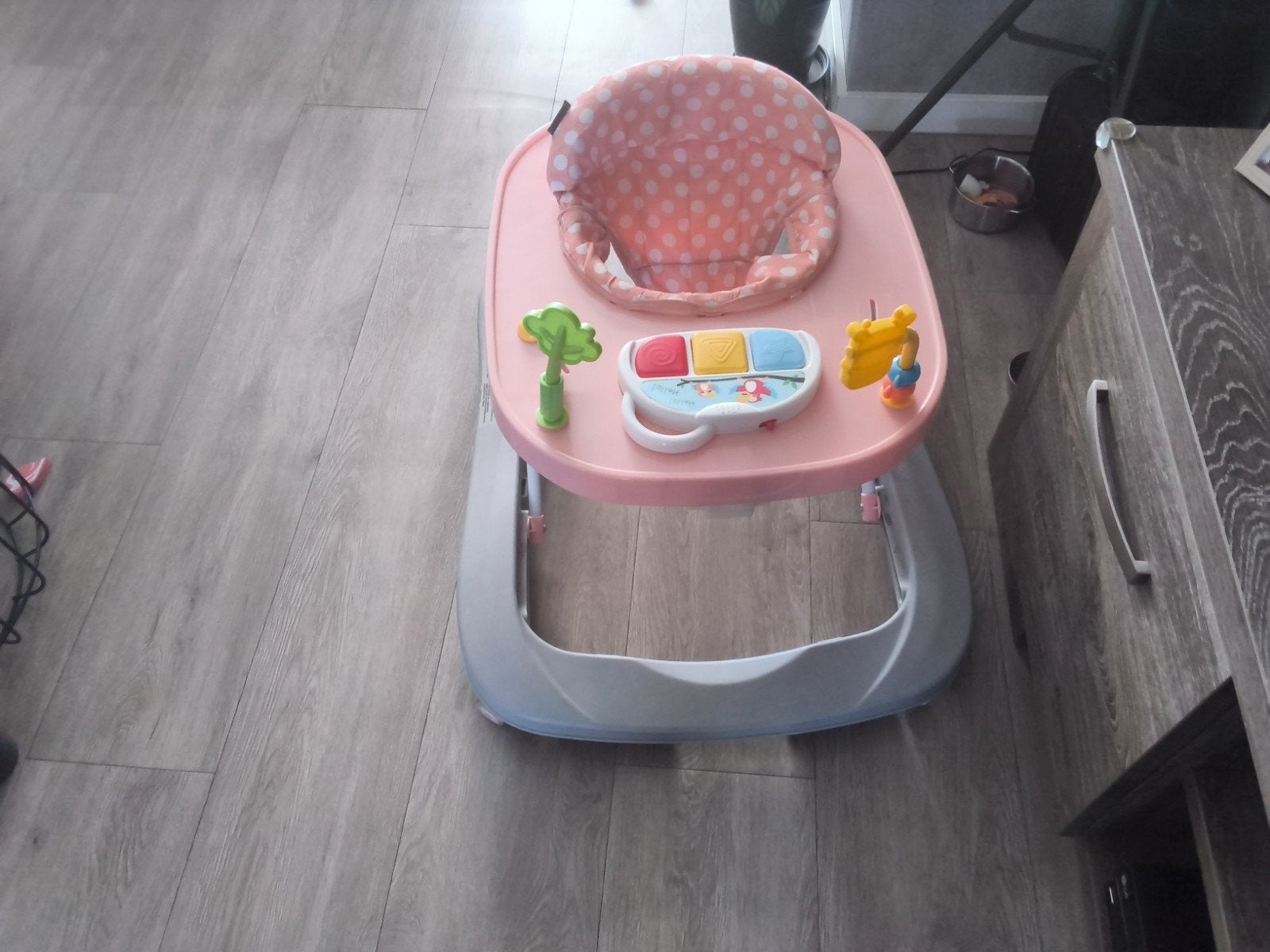 Roze babywalker met speelgoed, Ophalen of Verzenden, Zo goed als nieuw