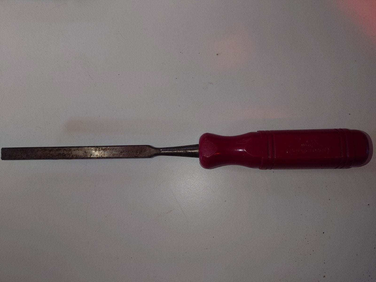 Vintage Nooitgedagt Steekbeitel 10 met Rood Handvat, Ophalen of Verzenden, Gebruikt