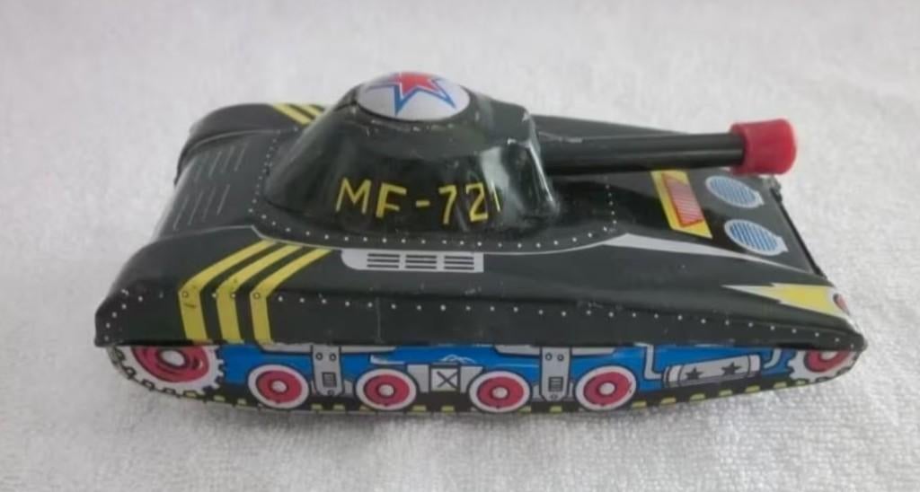 Blikken tank MF 721 made in China lengte 15,5 cm Frictie., Ophalen of Verzenden