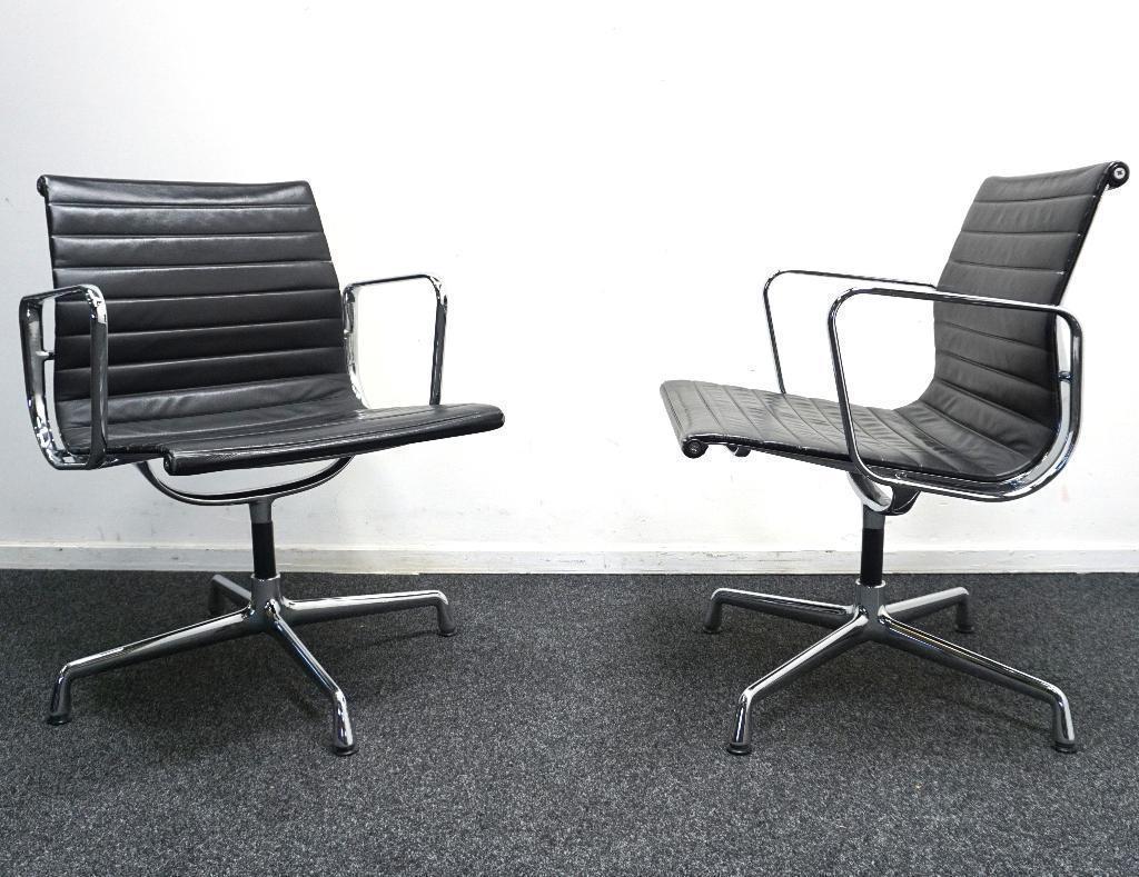 Vitra Eames EA 108 Design Vergaderstoel |Zwart Leer | Chroom, Huis en Inrichting, Stoelen, Gebruikt, -, Zwart, -