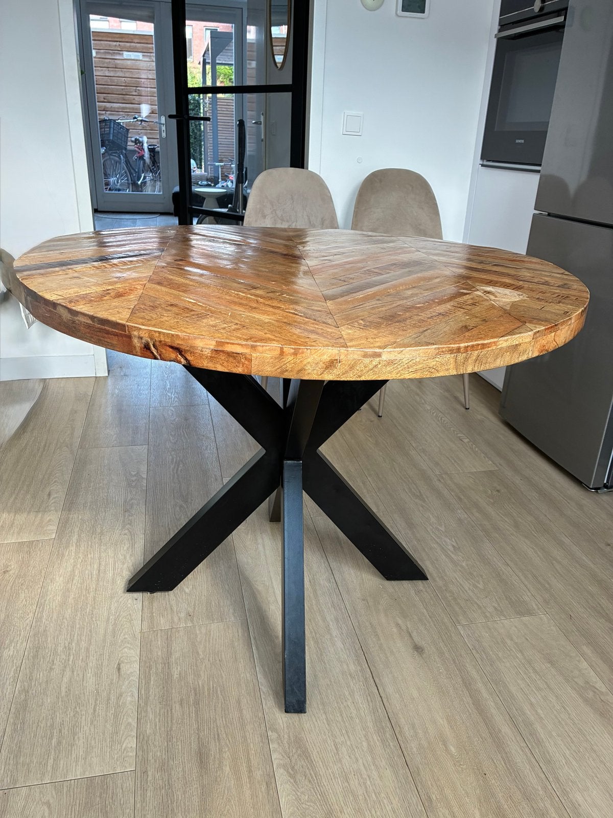 Ronde Eettafel 100 cm giga meubel Eljero van hout, Huis en Inrichting, Ophalen, 100 tot 150 cm, Rond, Zo goed als nieuw