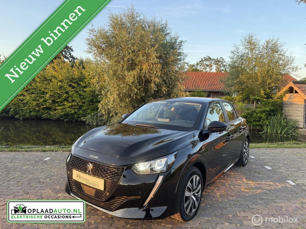 Peugeot e-208 EV Active 50 kWh | 3-fase | Carplay, Auto's, Peugeot, 136 pk, Gebruikt, Met garantie (alle), Zwart