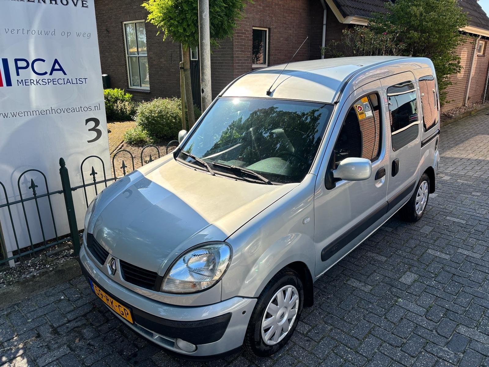 Renault Kangoo 1.6-16V Privilège Mindervalide Auto Rolstoel, 12 maanden, Stof, 4 cilinders, 49 €/maand