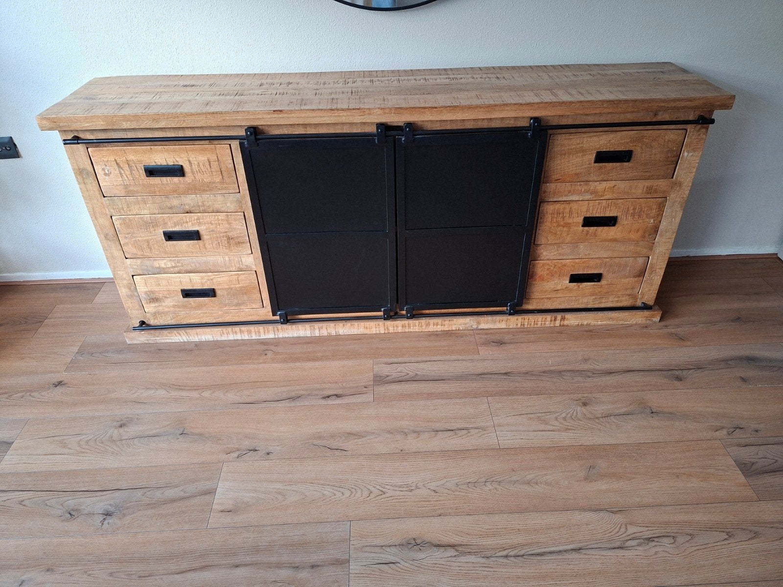 Stoer dressoir van mangohout met schuifdeuren, Overige houtsoorten, 150 tot 200 cm, Ophalen of Verzenden, Zo goed als nieuw