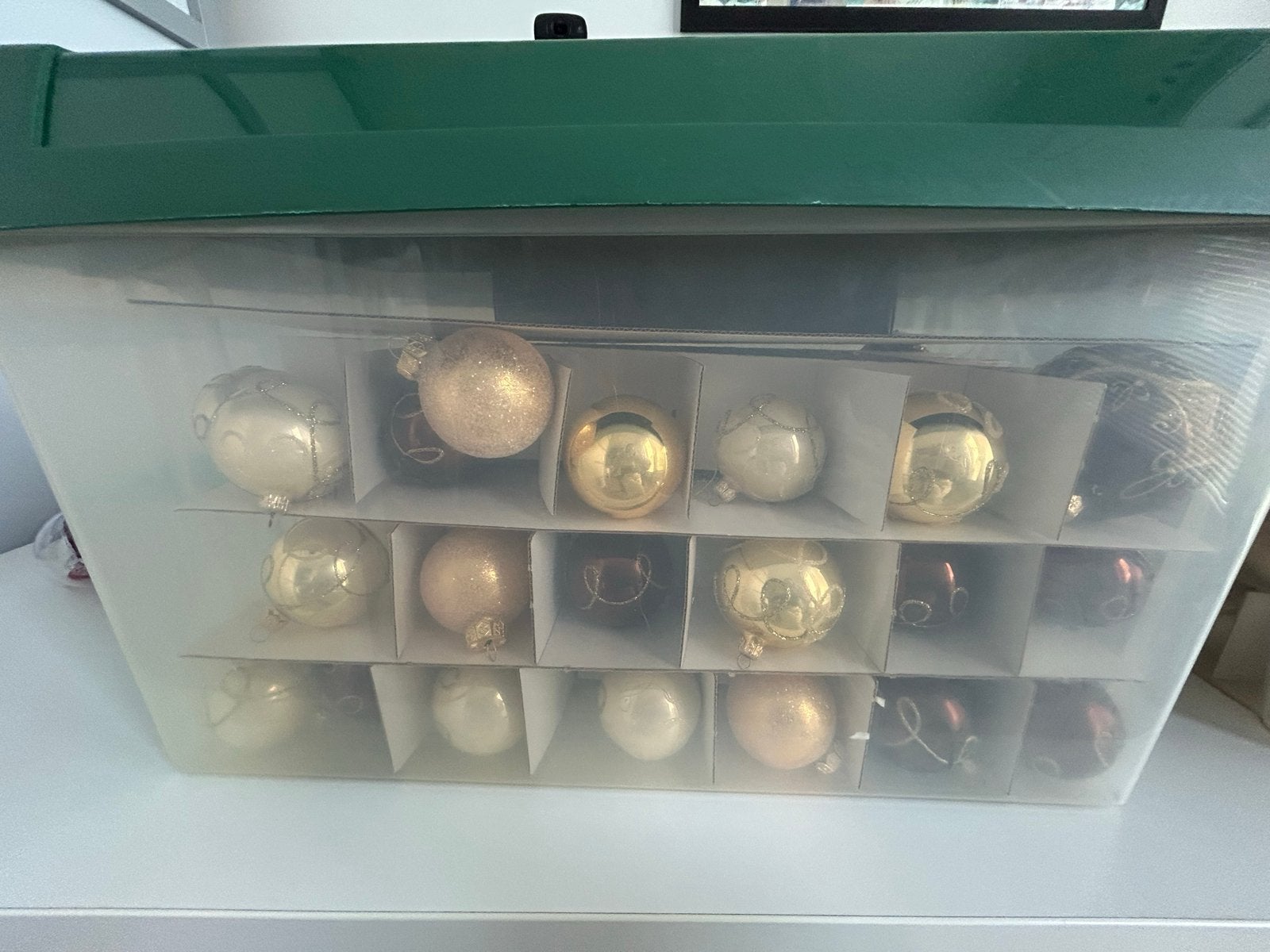 ~120 luxe glazen kerstballen en piek in 2 mooie opbergdozen, Diversen, Ophalen, Gebruikt
