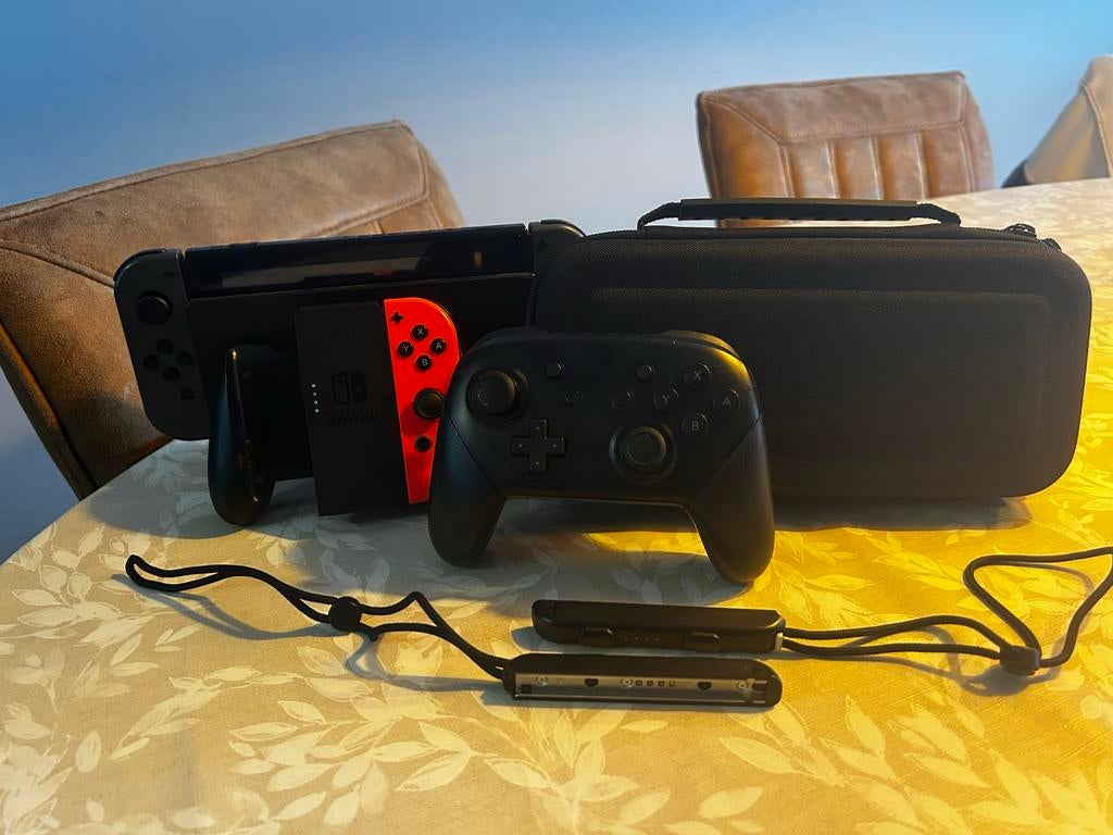 Nintendo Switch v1 met Pro Controller en accessoires, Spelcomputers en Games, Ophalen, Gebruikt, Met 3 controllers of meer, Switch Original