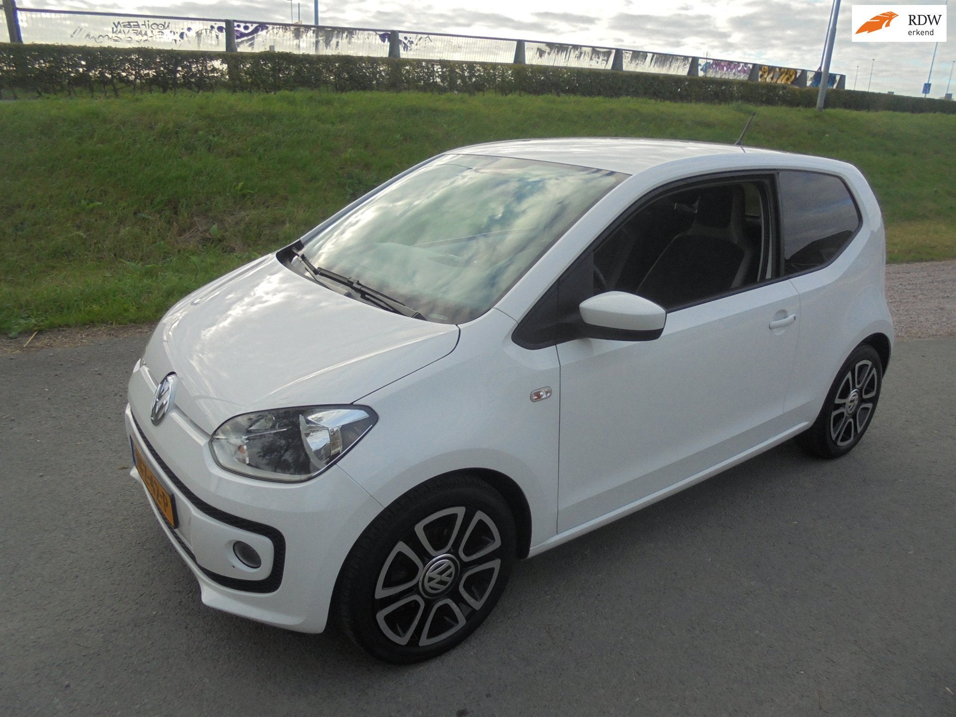 Volkswagen Up! Volkswagen Up 1.0 benzine 3 deurs airco navig, Voorwielaandrijving, Euro 5, Gebruikt, Up!