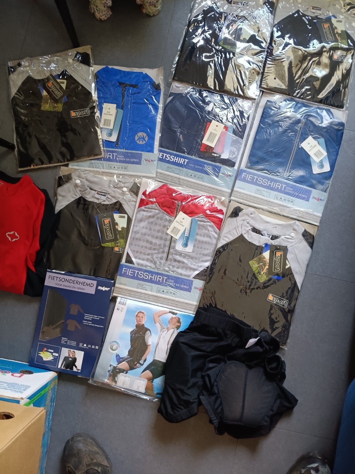Grote partij fietskleding: shirts, broeken, handschoenen, S, Dames, Nieuw, Ophalen of Verzenden