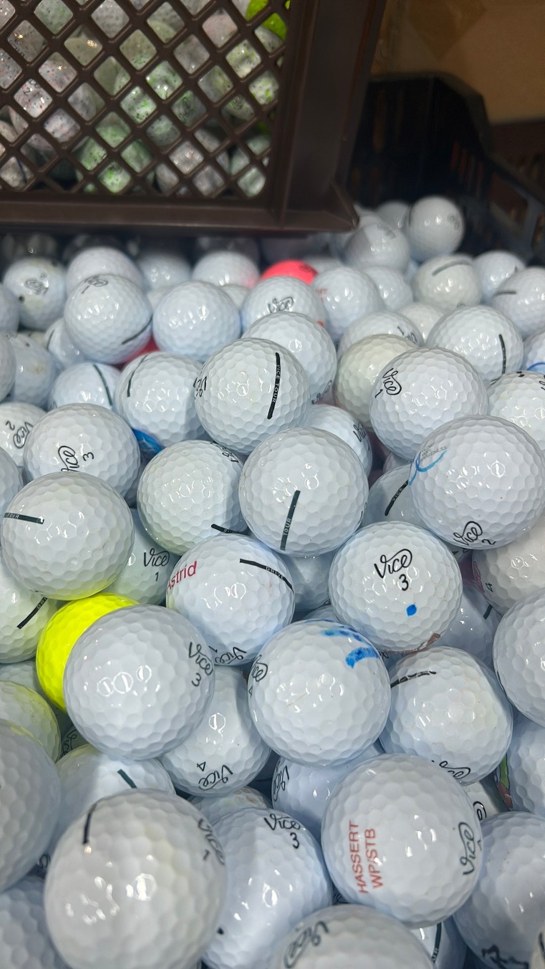 100 Stuks Vice Mix Golfballen AAAA, Ophalen of Verzenden, Zo goed als nieuw, Bal(len)