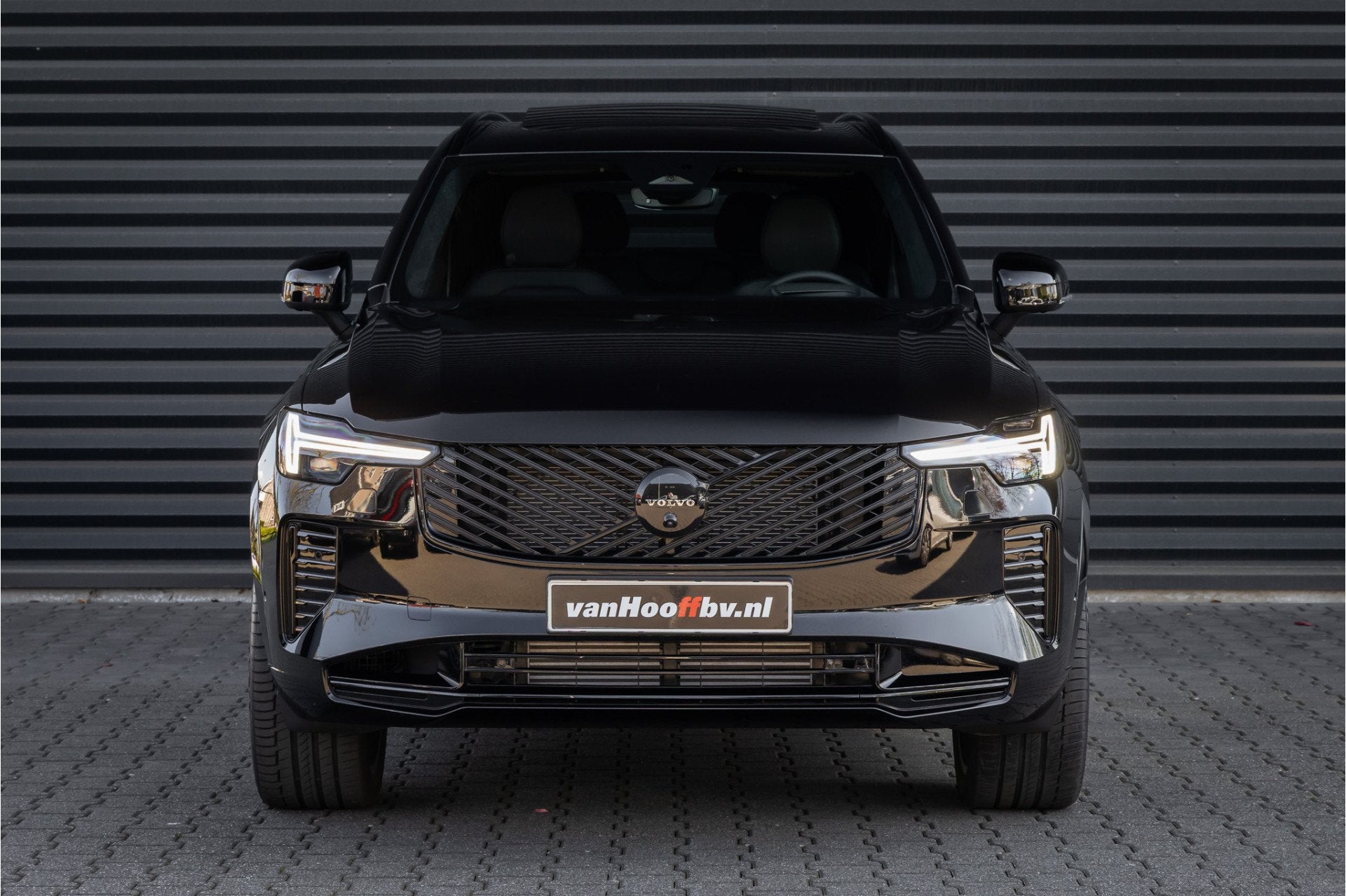 Volvo XC90 T8 Plug-in hybrid AWD Ultra Black Ed. Luchtvering, Gebruikt, Zwart, 4 cilinders, 1969 cc