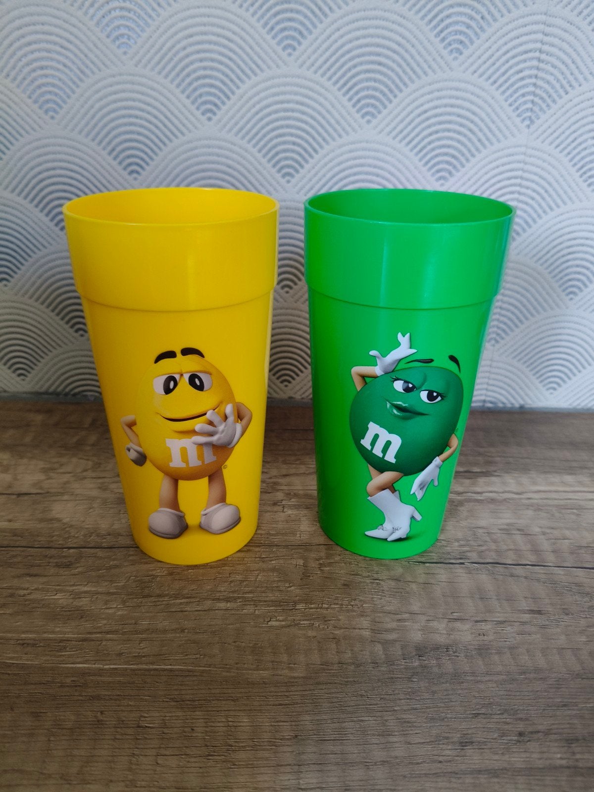 M&M's bekers - geel en groen - set van 2, Overige typen, Kunststof, Ophalen of Verzenden, Zo goed als nieuw