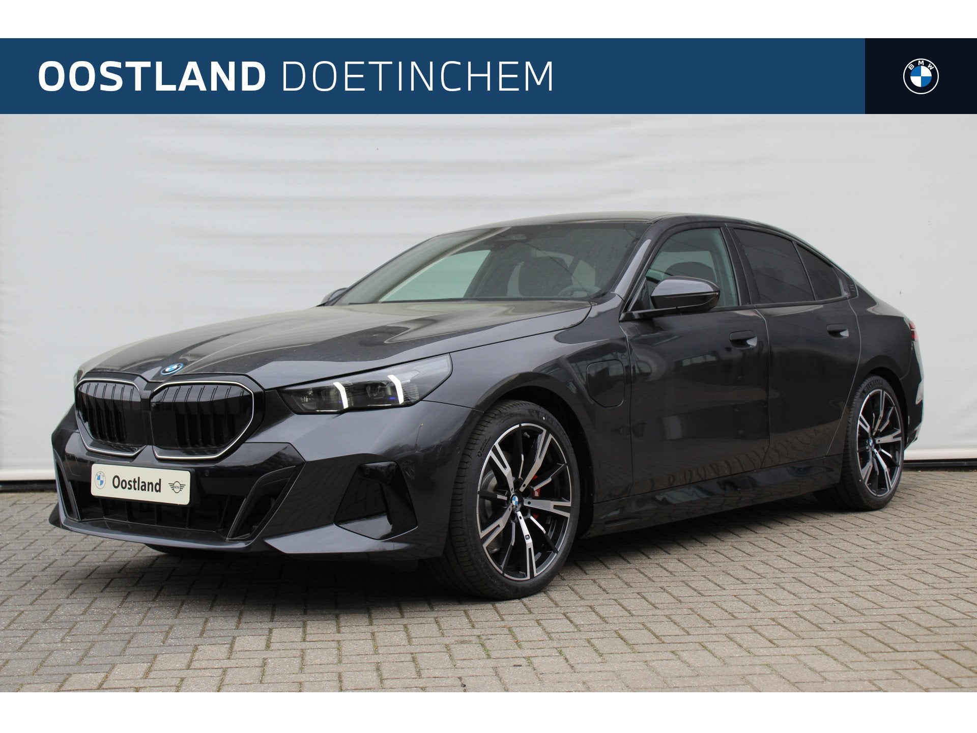 BMW 5 Serie 530e M Sport Automaat / Trekhaak / Panoramdak /, Auto's, BMW, Automaat, Achterwielaandrijving, Zwart, Stoelverwarming