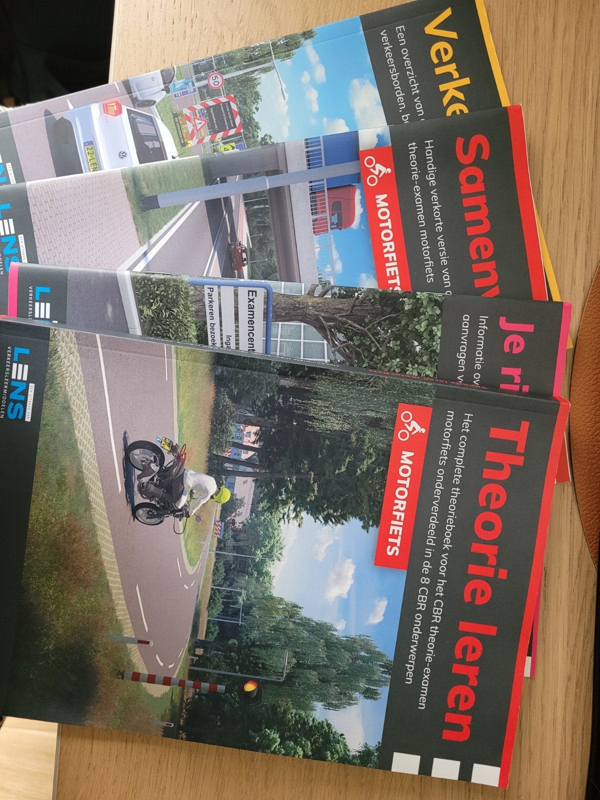 Lens Verkeersopleidingen Motortheorie Boeken, Boeken, Ophalen of Verzenden, Zo goed als nieuw, Niet van toepassing