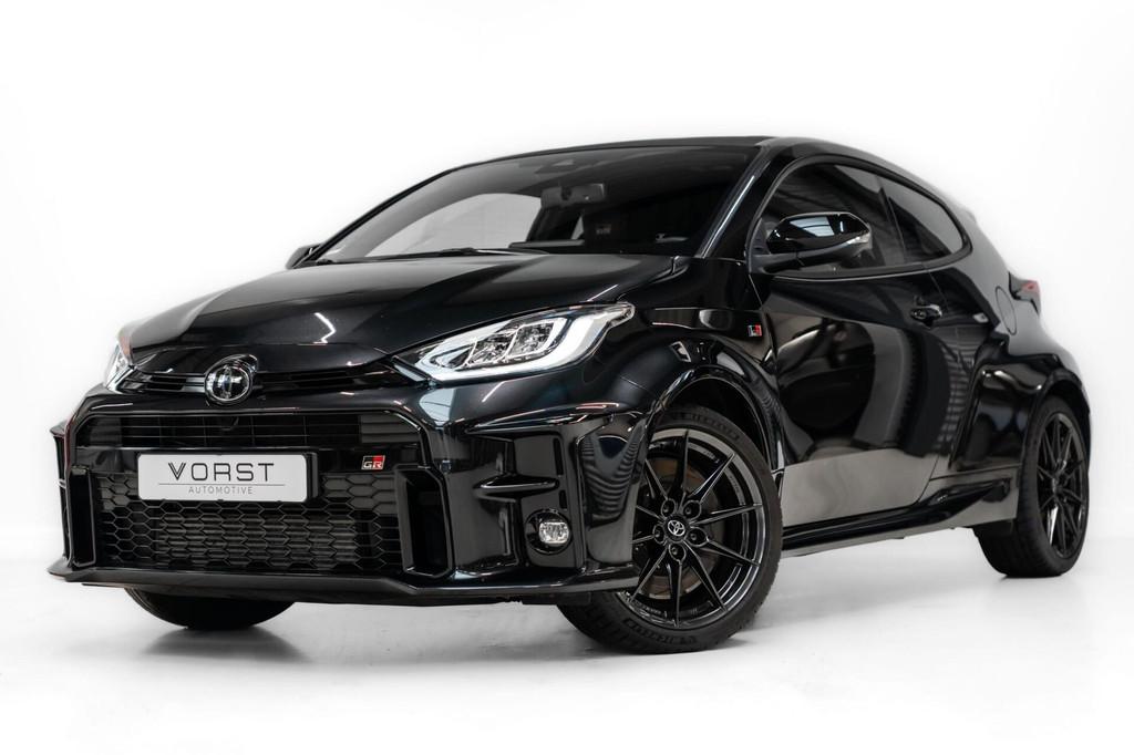 Toyota Yaris 1.6 GR Performance Camera Carbon, Auto's, Toyota, 1618 cc, 4 stoelen, Zwart, Bedrijf