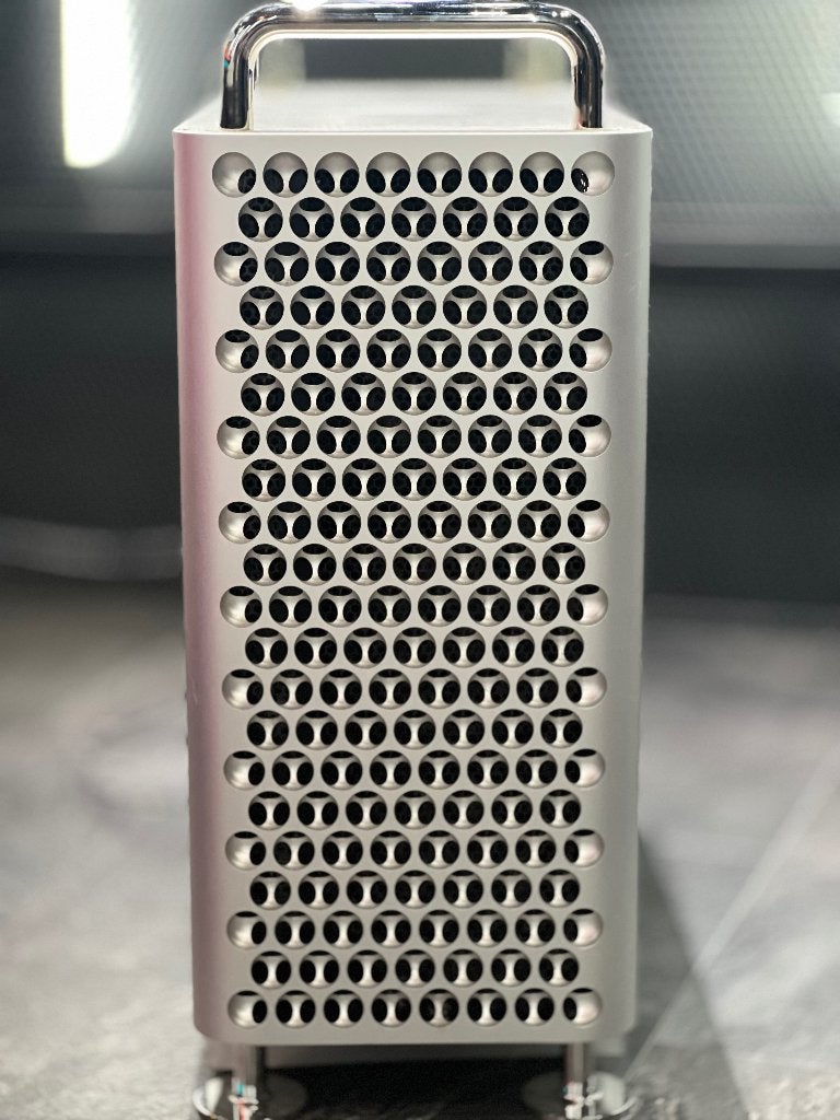 Foto 2 van Apple Mac Pro 2019 (7,1) 8-core, 96GB RAM, 18TB SSD opslag