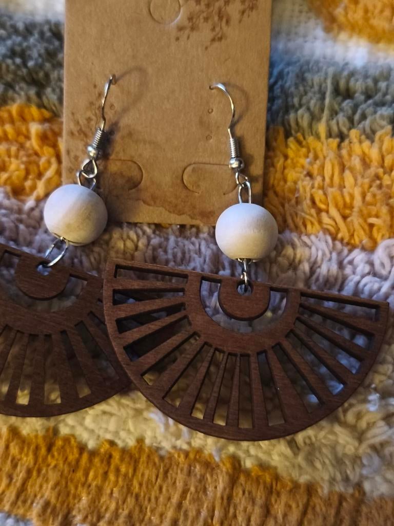 Houten oorbellen bohemian look  nieuw, Ophalen of Verzenden, Nieuw, Bruin, Overige materialen