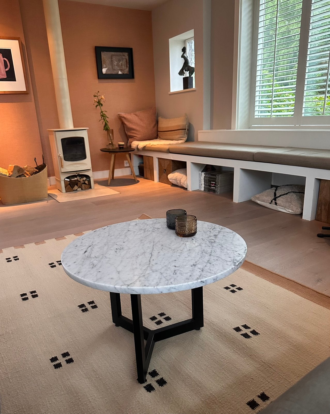 Marmeren salontafel; diameter 60 cm, zwart stalen onderstel, Overige materialen, Rond, Zo goed als nieuw, Minder dan 50 cm