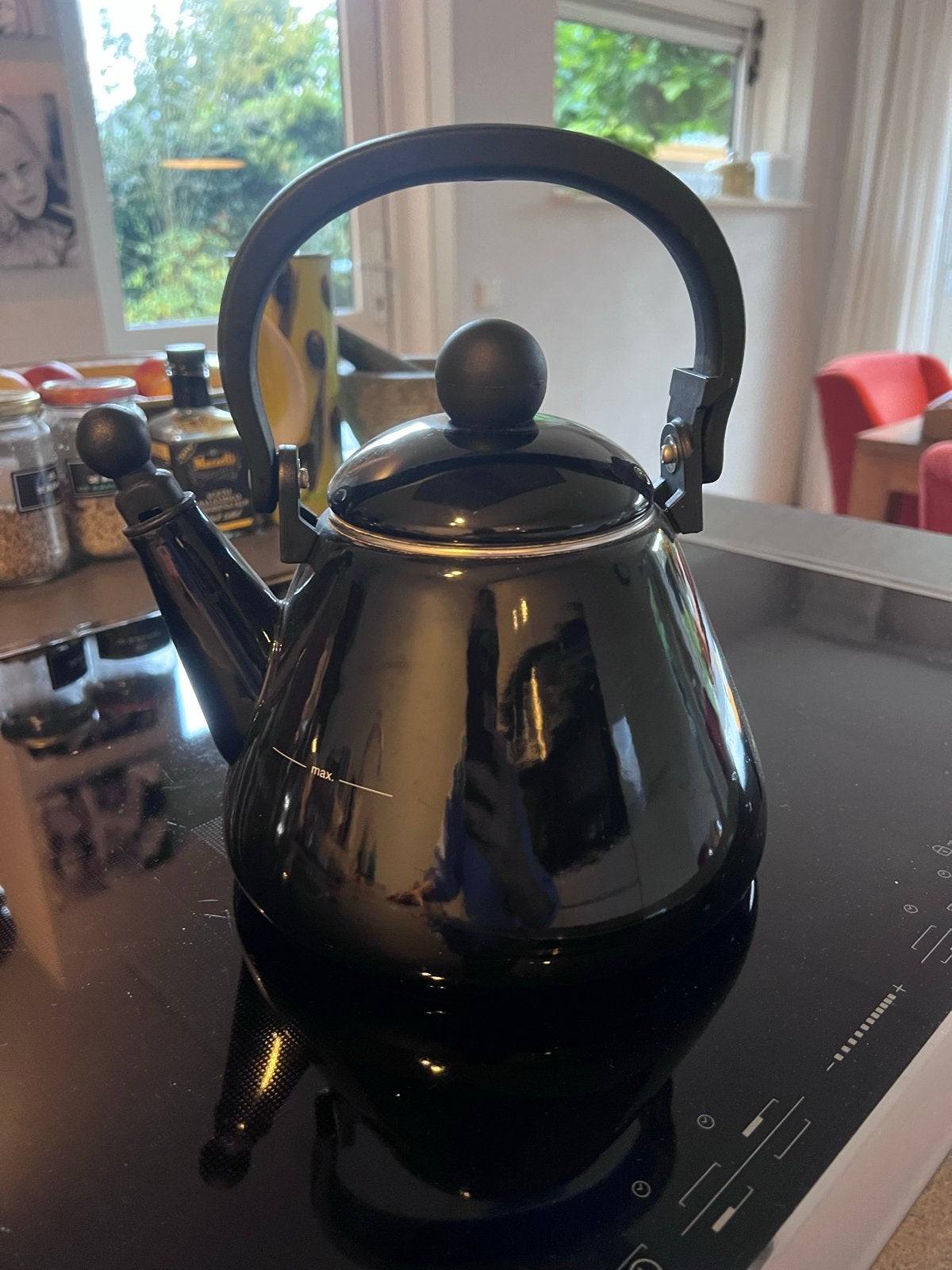 Le Creuset fluitketel - Zwart - 1.6 liter, Witgoed en Apparatuur, 1 tot 2 liter, Ophalen of Verzenden, Zo goed als nieuw, Rvs