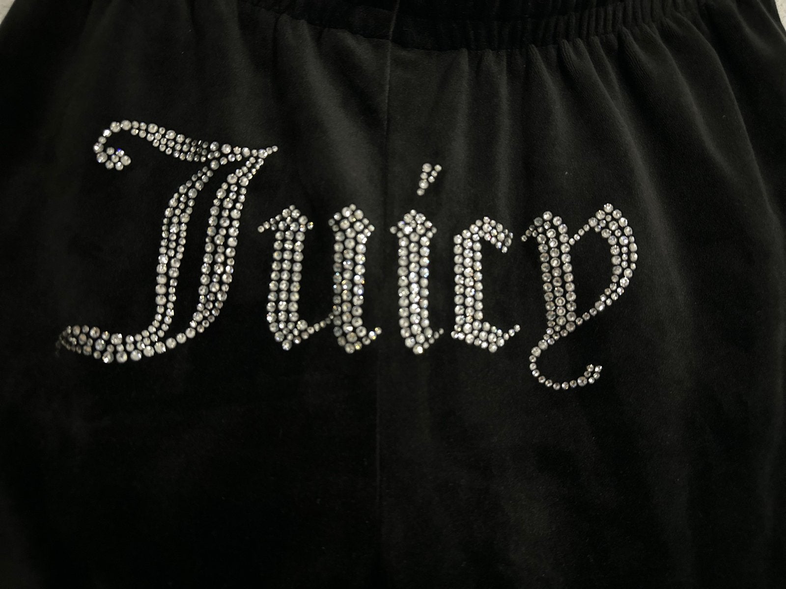 Juicy Couture Trainingspak Zwart Maat M, Kleding | Dames, Broeken en Pantalons, Zo goed als nieuw, Maat 38/40 (M), Zwart, Lang