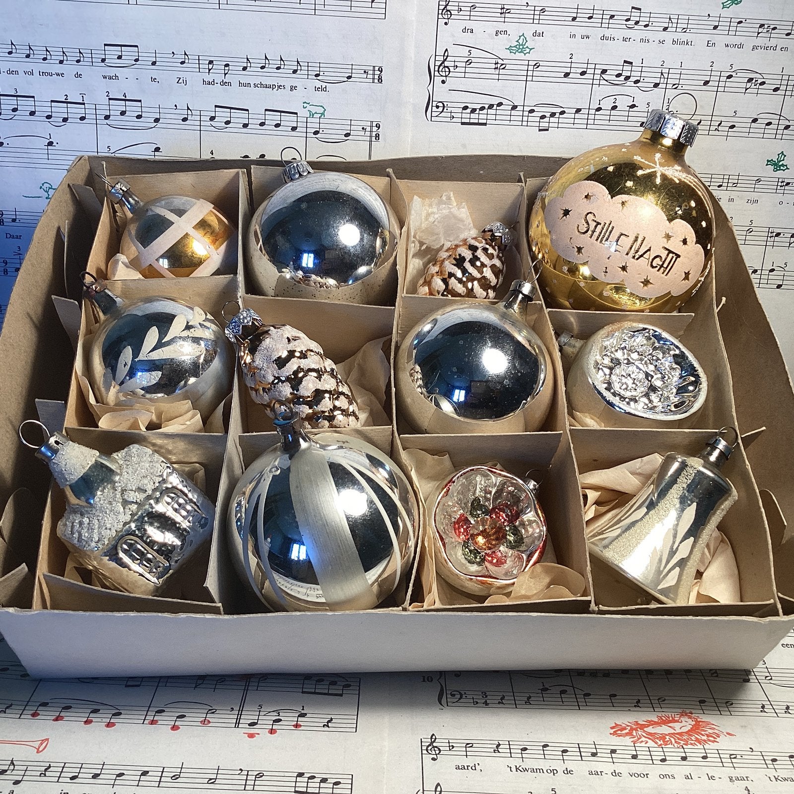 12 oude glazen kerstballen en figuren bij direct kopen, Diversen, Ophalen of Verzenden, Gebruikt