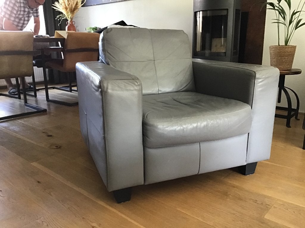Leren fauteuil, lichtgrijs, Huis en Inrichting, Fauteuils, Ophalen, Gebruikt, 75 tot 100 cm, Modern