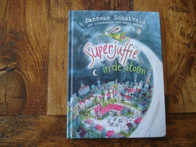 SA.(1016) superjuffie in de storm. Janneke schotveld met, Ophalen of Verzenden, Zo goed als nieuw, Fictie algemeen