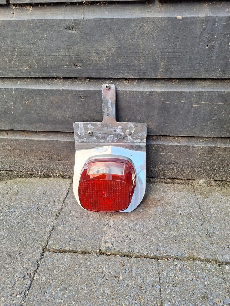 Achterlicht motor aanhanger, Ophalen