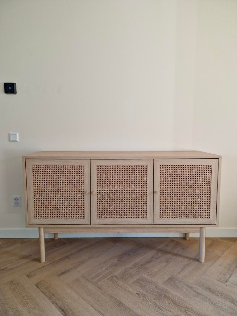 JYSK dressoir kast HALMSTAD - nieuwstaat - eiken - 3 deuren, Huis en Inrichting, Kasten | Dressoirs, Ophalen, Met deur(en), 50 tot 100 cm