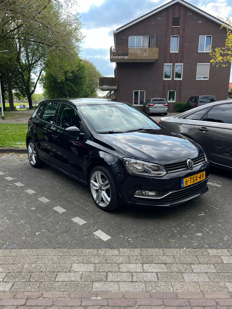 Volkswagen Polo 1.2 TSI 2014 comfortline NIEUWE DISTRIBUTIE, Auto's, 40 €/maand, Zwart, 4 cilinders, Zwart