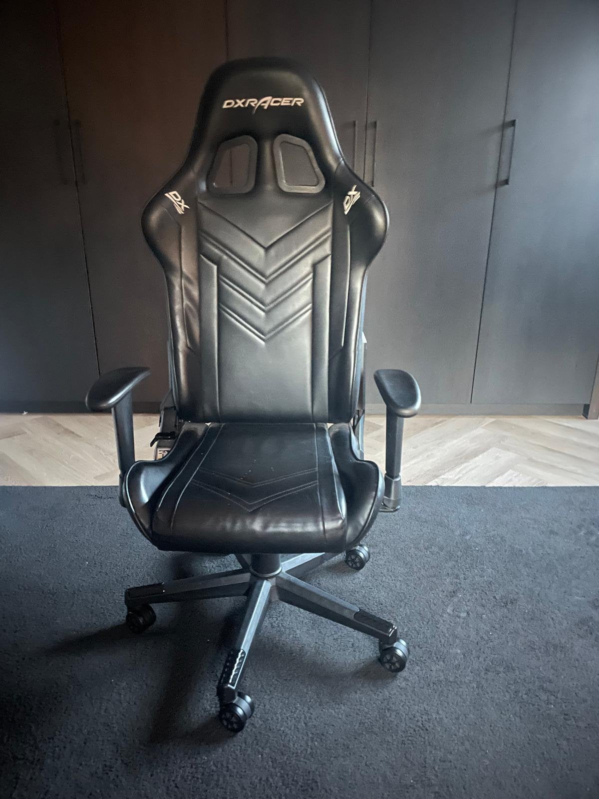 Zeer nette gamestoel DXRacer, Huis en Inrichting, Gebruikt, Zwart, Ophalen of Verzenden, Gaming bureaustoel