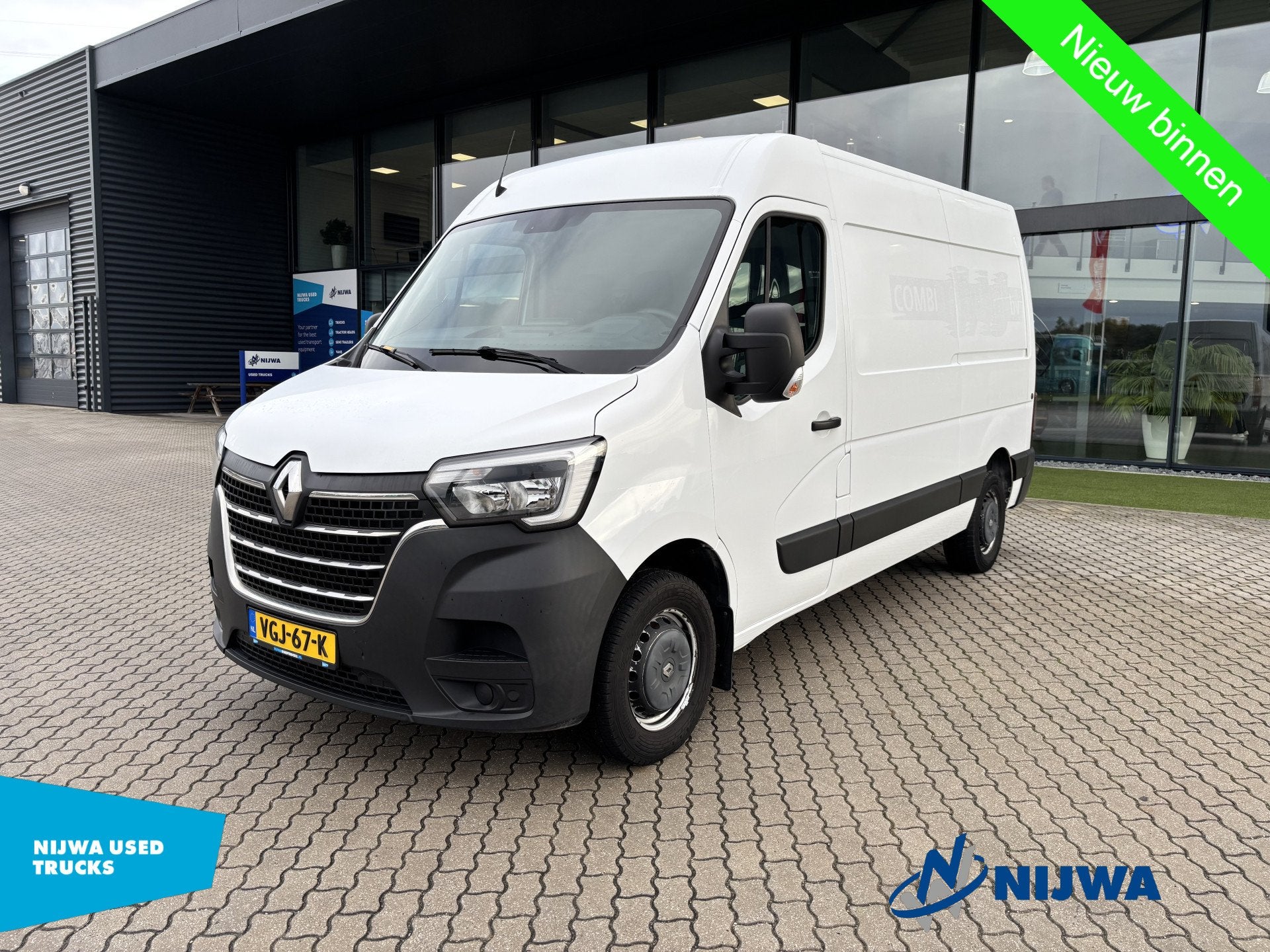 Renault Master T35 150 L2H2 Automaat + Navigatie (bj 2020), Stof, Gebruikt, Euro 6, 4 cilinders