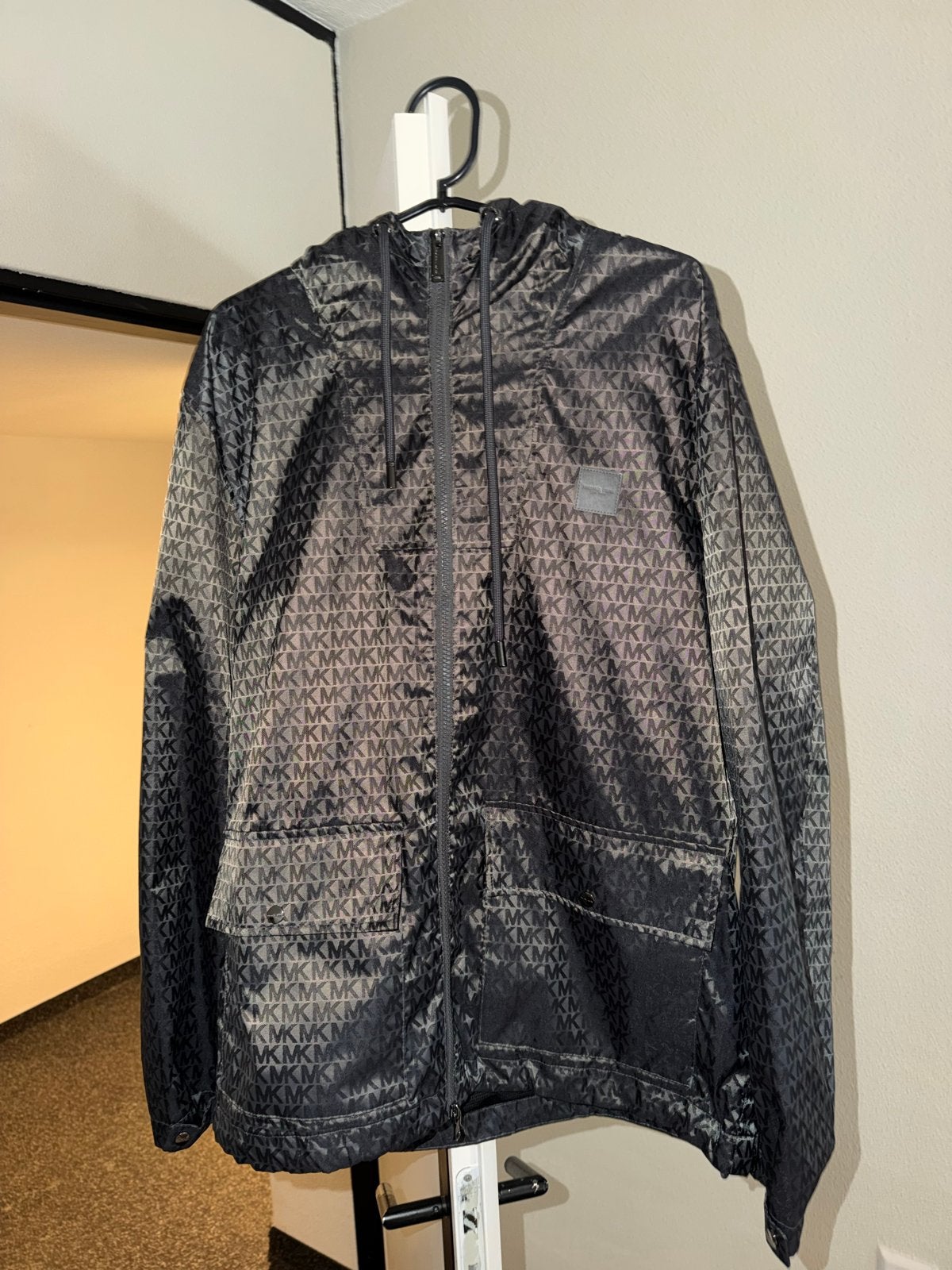 Michael Kors windjack met monogram print - Maat L, Kleding | Heren, Ophalen, Zo goed als nieuw, Maat 52/54 (L), Zwart