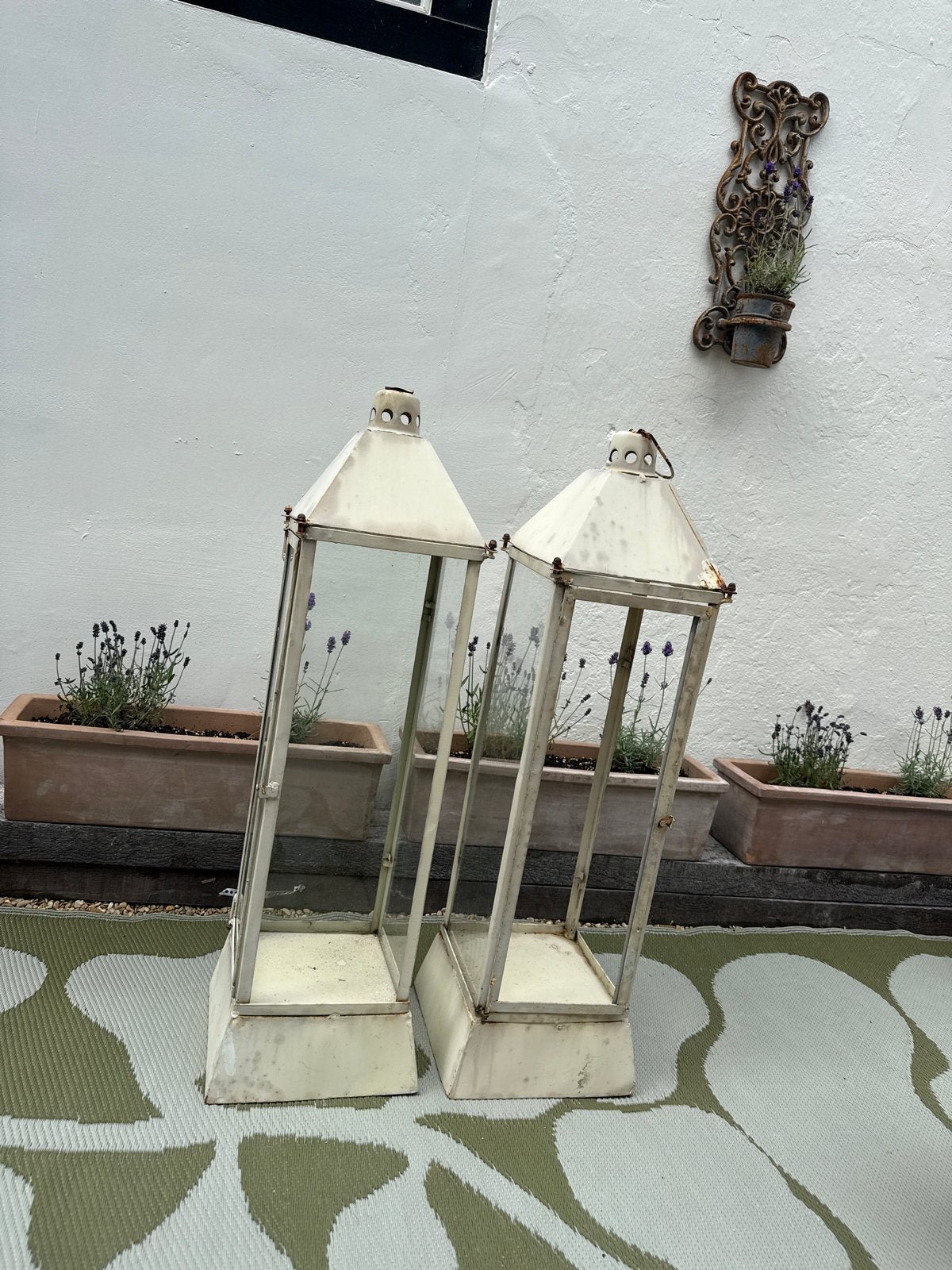 Grote metalen lantaarns (2 stuks) - 90 cm hoog, Ophalen, Gebruikt, Wit, Kandelaar