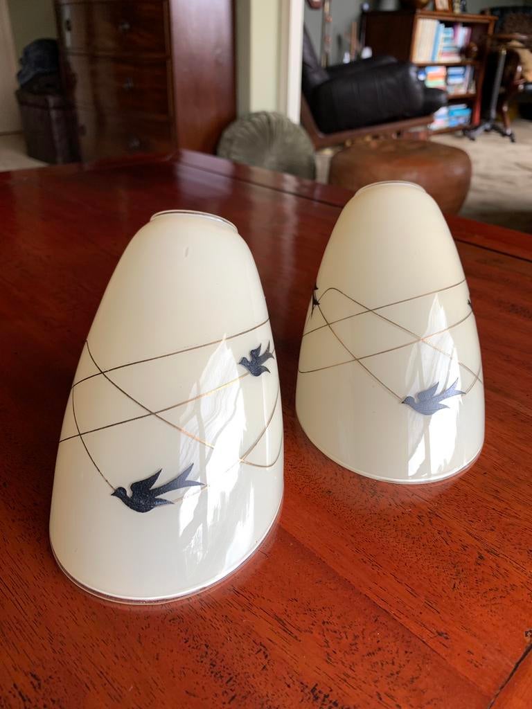 Twee vintage glazen lampenkapjes, Huis en Inrichting, Lampen | Lampenkappen, Gebruikt, Ophalen of Verzenden, Crème, Overige vormen