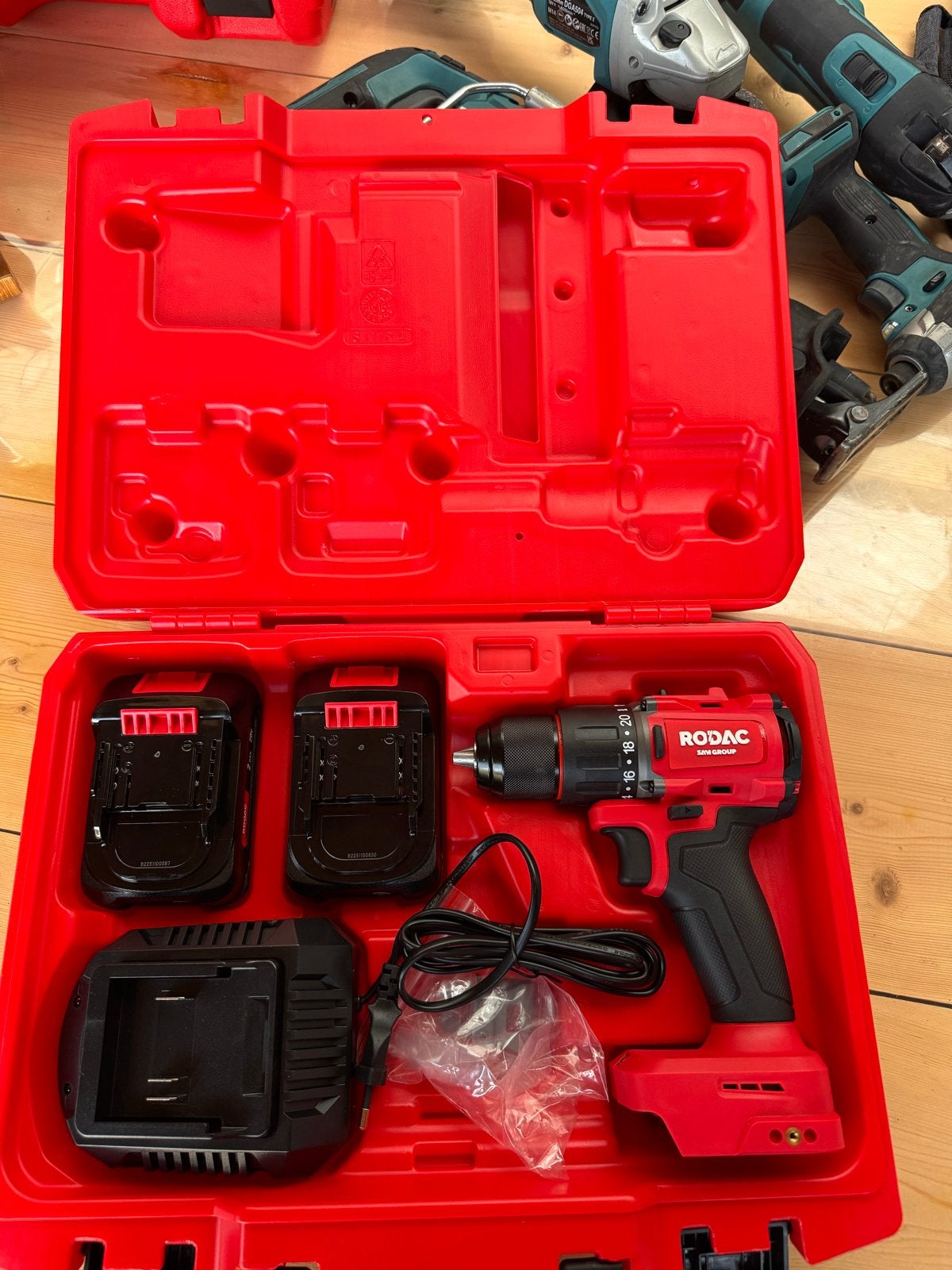 Nieuwe Rodac Boor- en Schroefmachine met 2 accu's, Ophalen of Verzenden, Nieuw, Minder dan 400 watt, Boor- en Schroefmachine