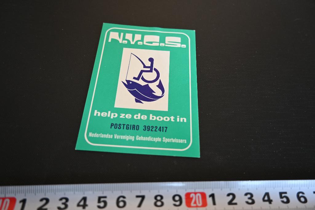 sticker Hengelsport N.V.G.S. help ze de boot in, Ophalen, Zo goed als nieuw